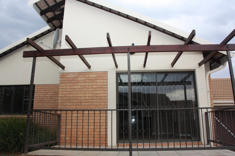 2 Bedroom Property for Sale in Langenhovenpark Free State